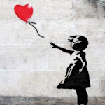 dziewczynka z uciekającym czerwonym balonikiem - graffiti Banksiego