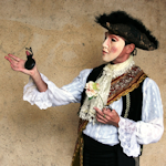 uliczny aktor w barokowym stroju